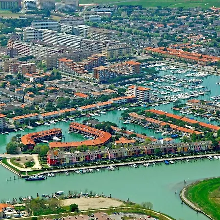 Modern Flat, 130m From The Sea With Shared Pool Apartmán