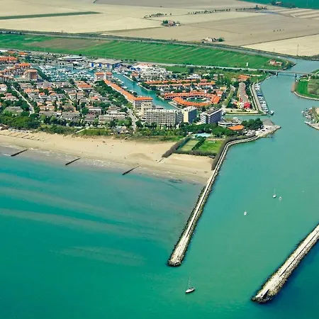 Apartmán Modern Flat, 130m From The Sea With Shared Pool *