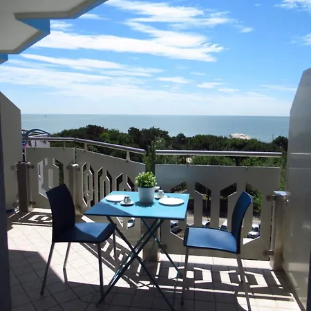 Apartmán Modern Flat, 130m From The Sea With Shared Pool Porto Santa Margherita di Caorle