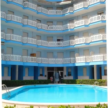 Apartmán Modern Flat, 130m From The Sea With Shared Pool Porto Santa Margherita di Caorle
