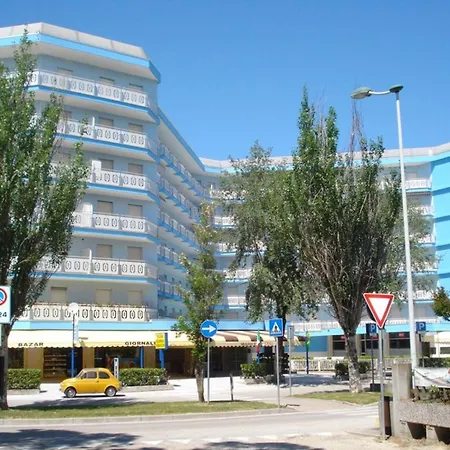 Modern Flat, 130m From The Sea With Shared Pool