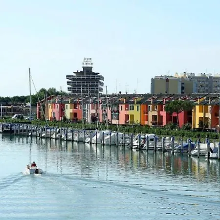 Apartmán Modern Flat, 130m From The Sea With Shared Pool