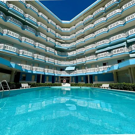 Modern Flat, 130m From The Sea With Shared Pool Apartmán