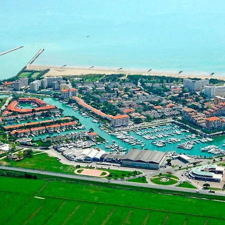 Modern Flat, 130m From The Sea With Shared Pool * Porto Santa Margherita di Caorle