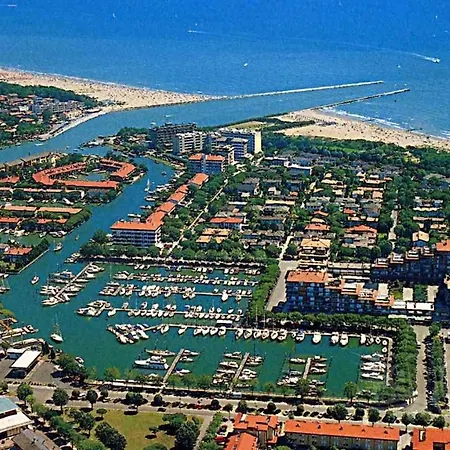 Modern Flat, 130m From The Sea With Shared Pool *
